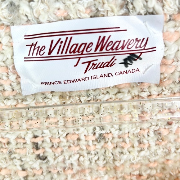 THE VILLAGE WEAVERY | 🧶Pale Pink Hand-Woven Wool Blend Short-Sleeved Sweater - Picture 8 of 14